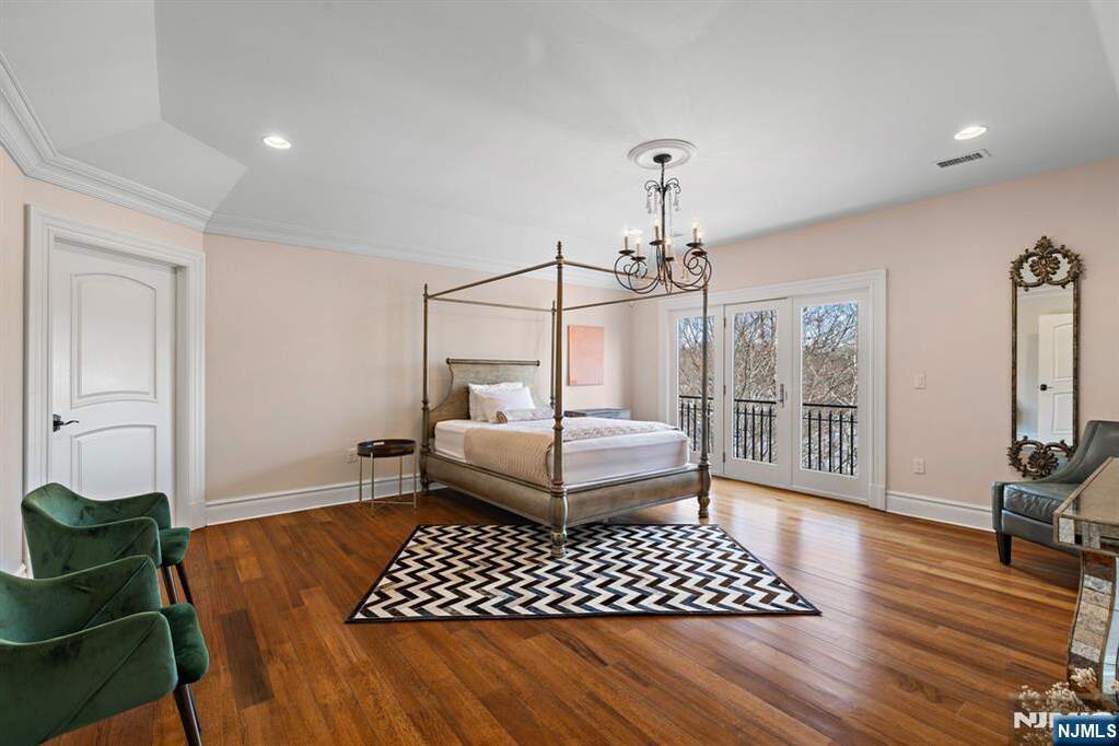 5 Bedroom Single Family Home/House's Image 23