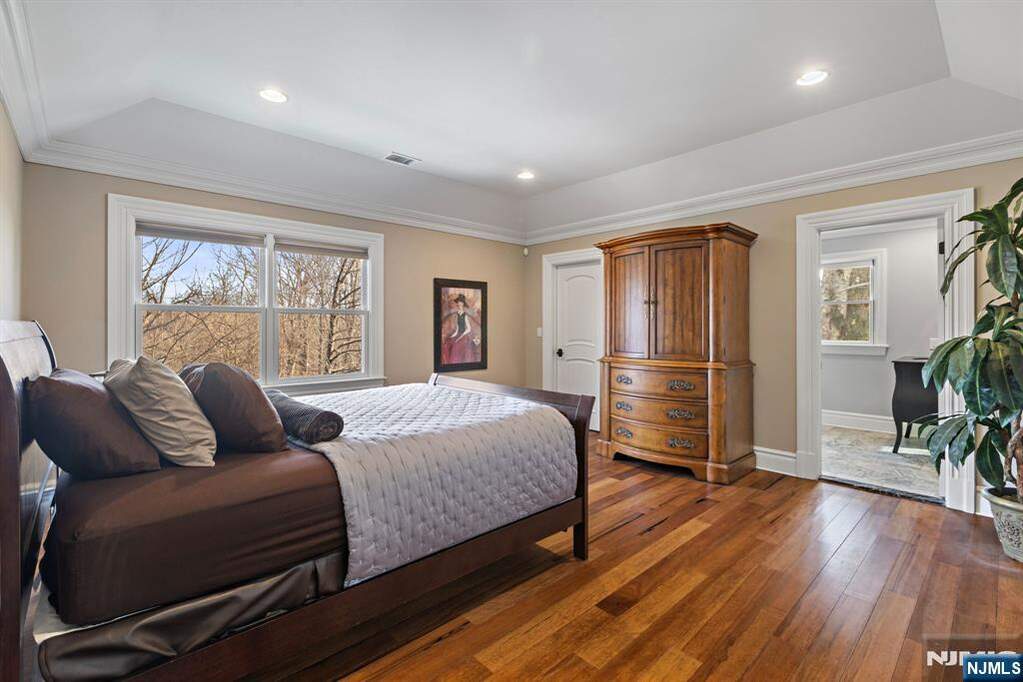 5 Bedroom Single Family Home/House's Image 31