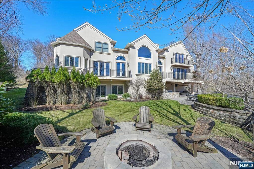5 Bedroom Single Family Home/House's Image 44