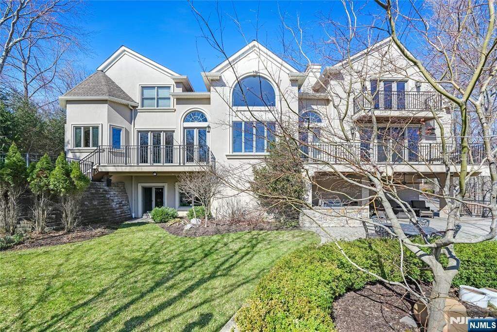 5 Bedroom Single Family Home/House's Image 45