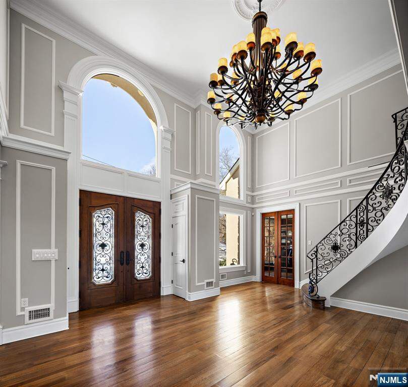 5 Bedroom Single Family Home/House's Image 4