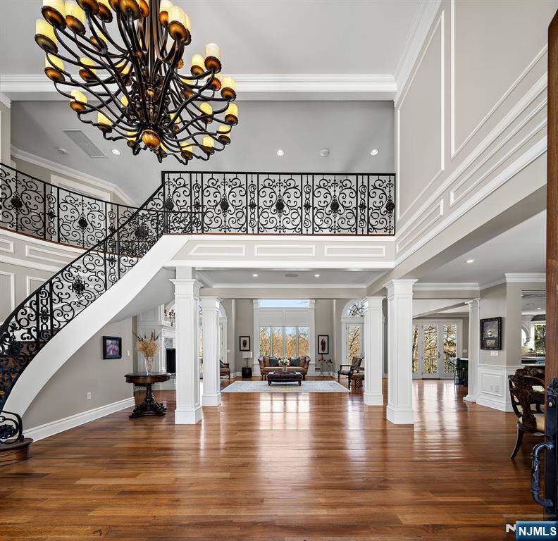 5 Bedroom Single Family Home/House's Image 5