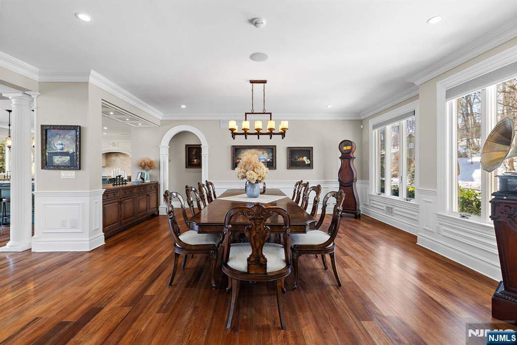 5 Bedroom Single Family Home/House's Image 6