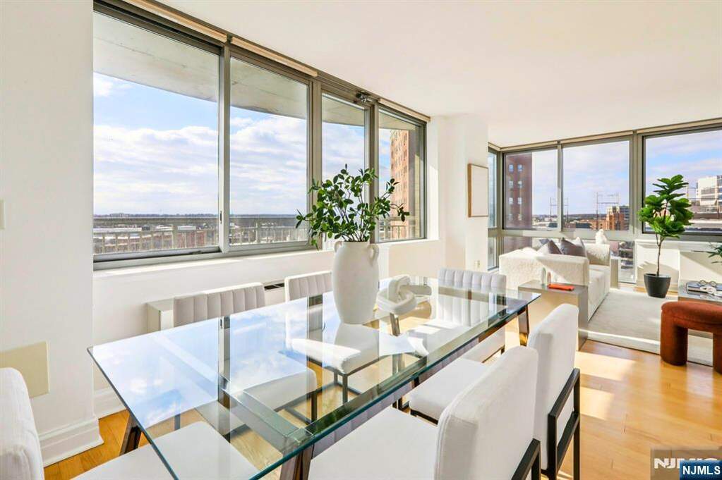 2 Bedroom Apartment/Flat's Image 4