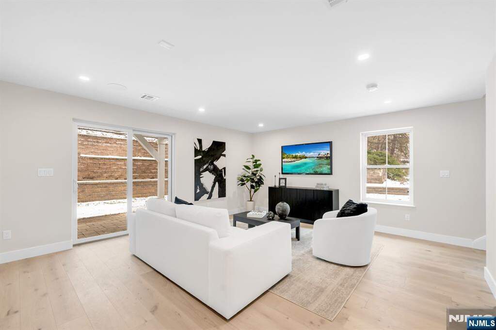 3 Bedroom Villa/Townhouse's Image 29
