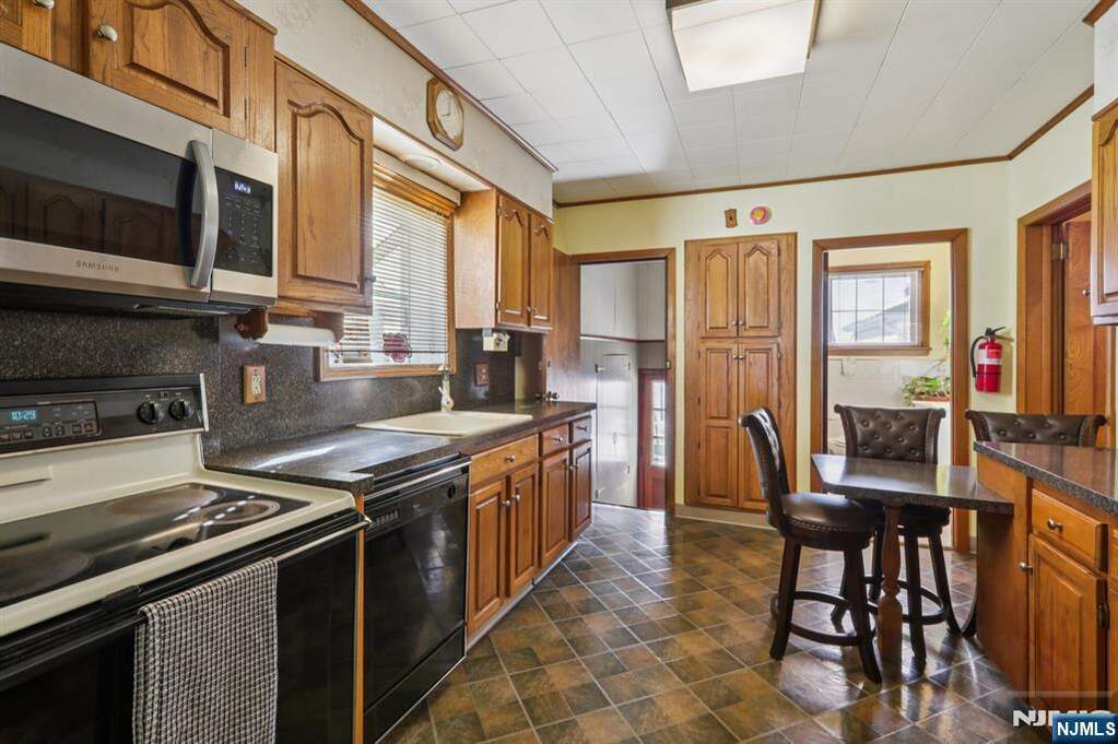3 Bedroom Single Family Home/House's Image 11