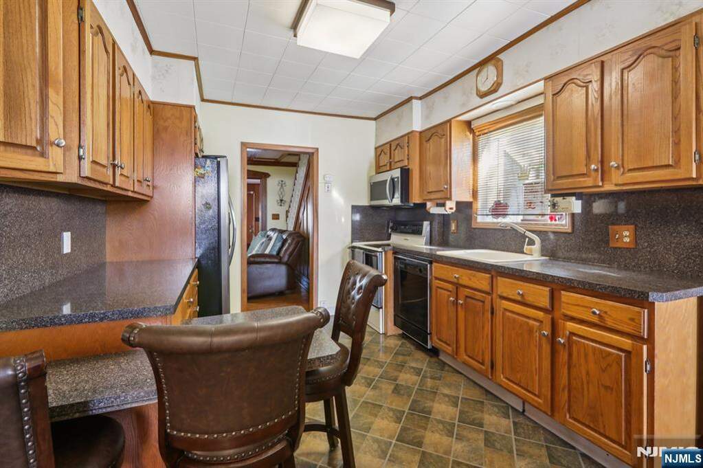 3 Bedroom Single Family Home/House's Image 12