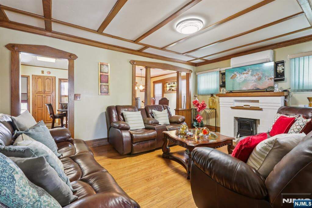 3 Bedroom Single Family Home/House's Image 4