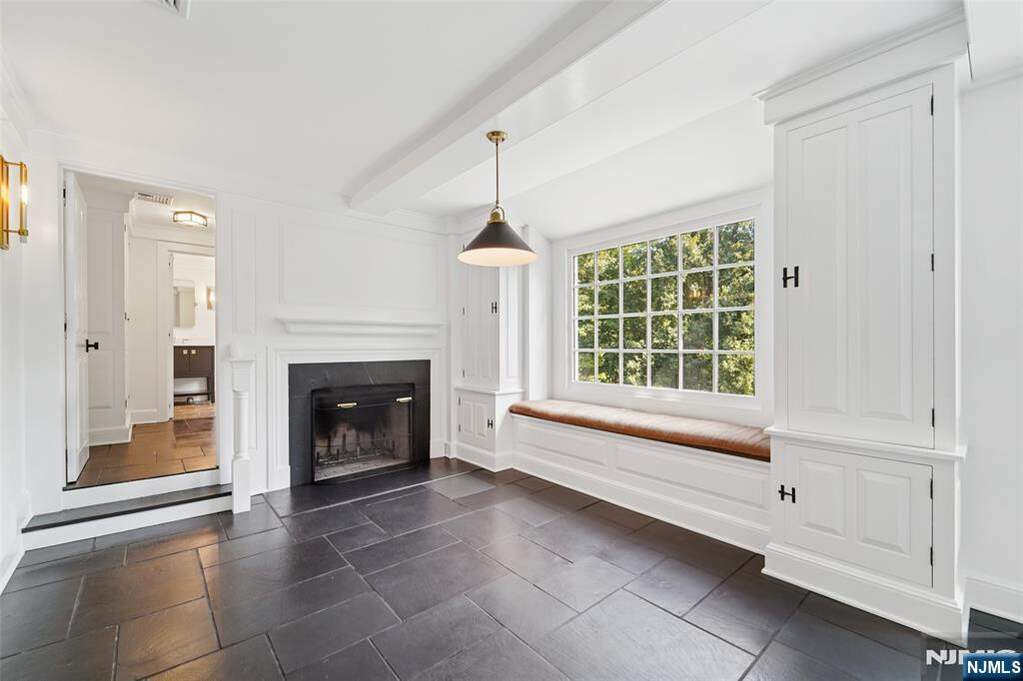 4 Bedroom Single Family Home/House's Image 8