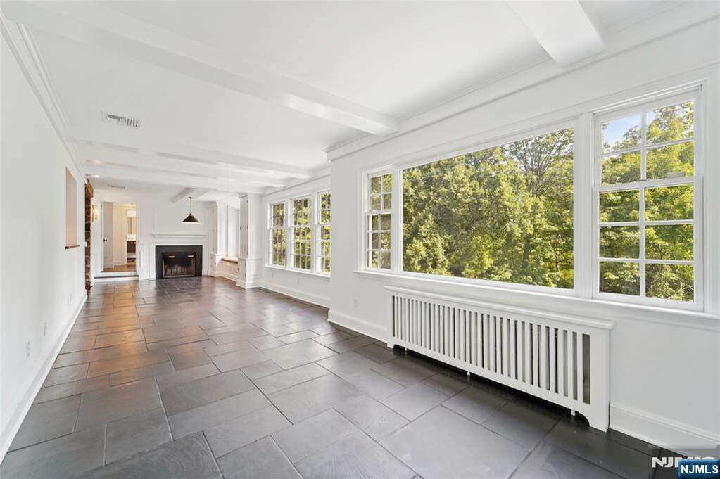 4 Bedroom Single Family Home/House's Image 9