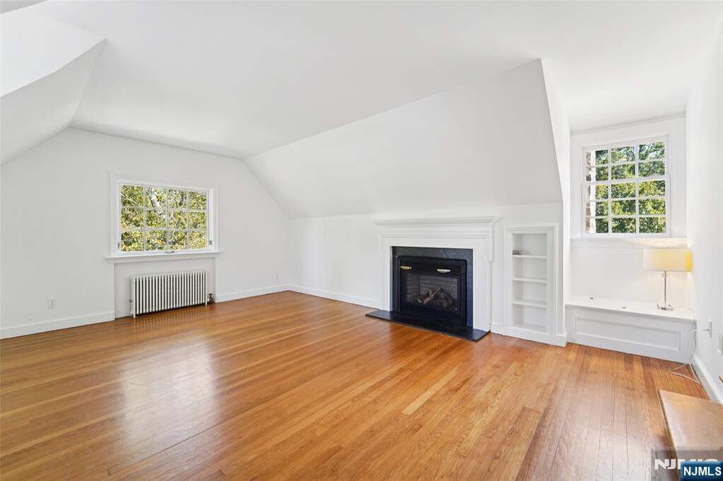 4 Bedroom Single Family Home/House's Image 16