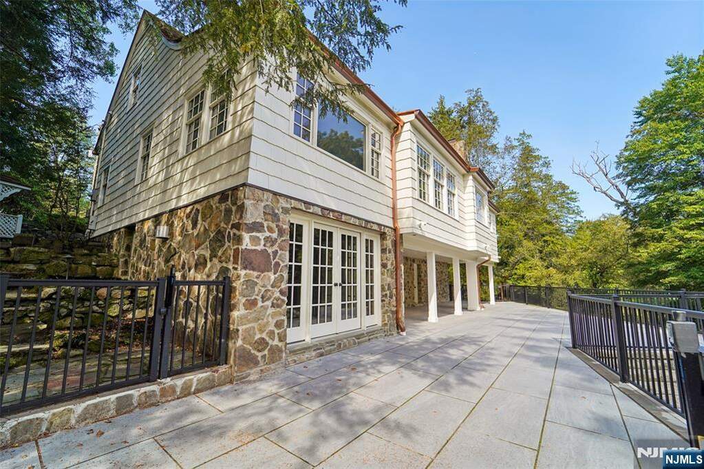 4 Bedroom Single Family Home/House's Image 27
