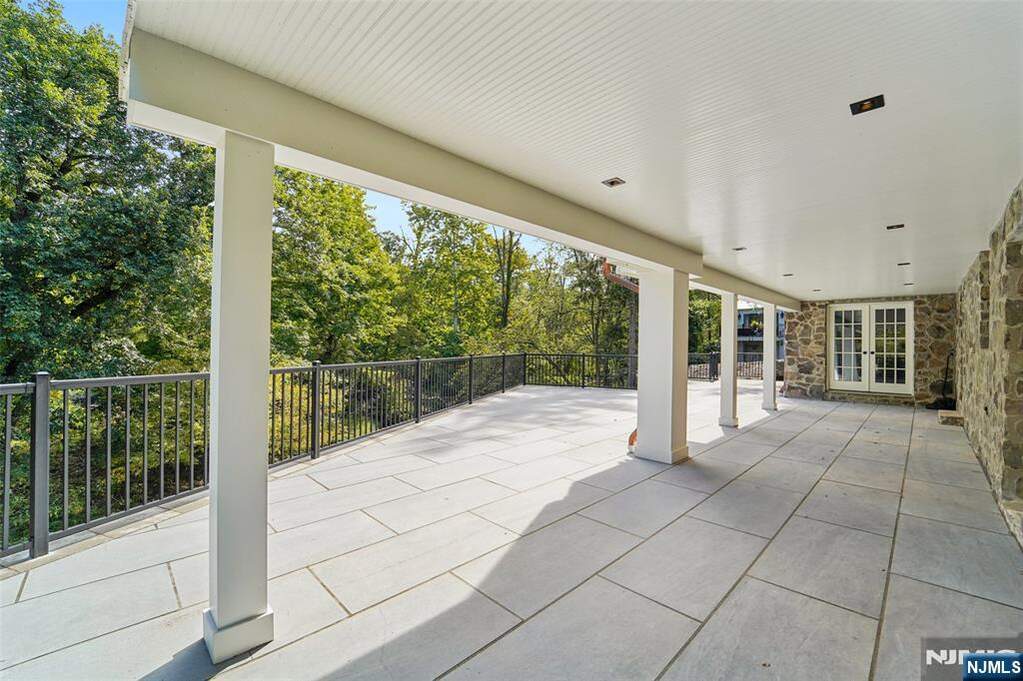 4 Bedroom Single Family Home/House's Image 28