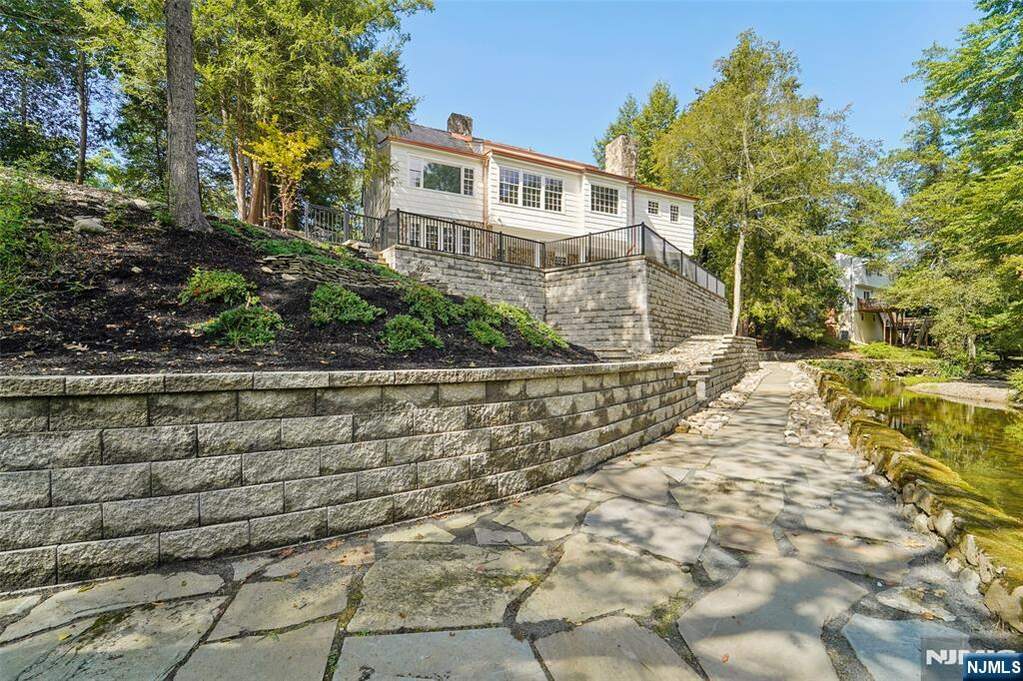 4 Bedroom Single Family Home/House's Image 31