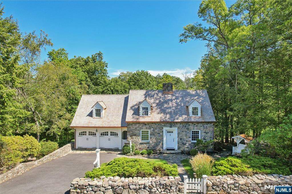 4 Bedroom Single Family Home/House's Image 32
