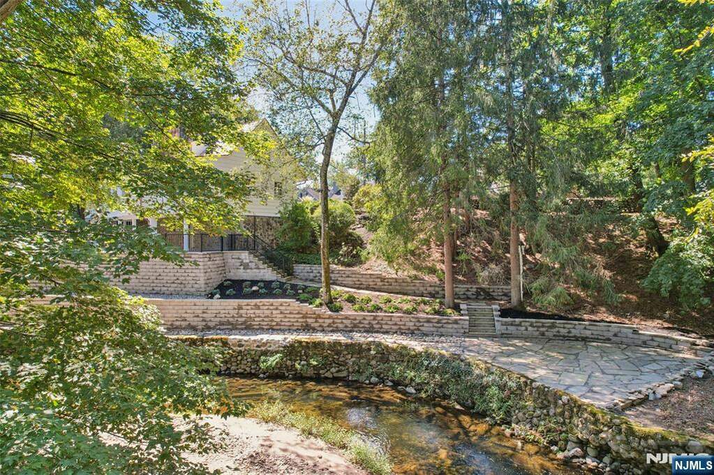 4 Bedroom Single Family Home/House's Image 34