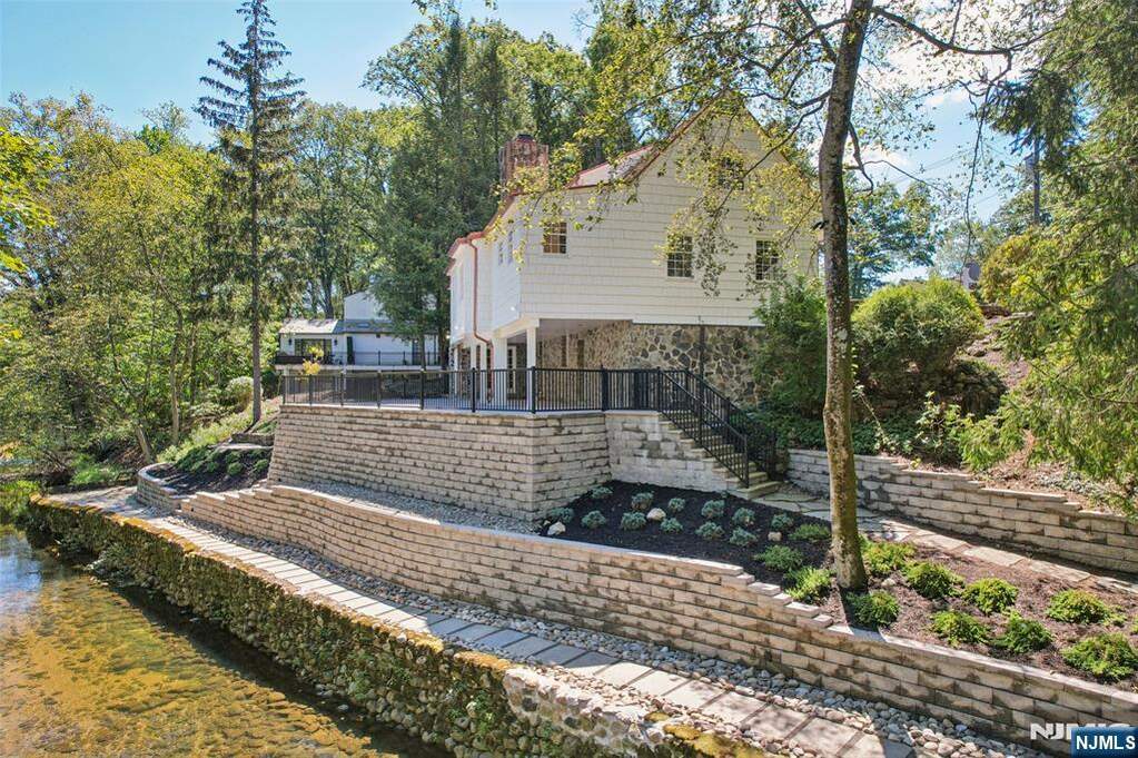 4 Bedroom Single Family Home/House's Image 36