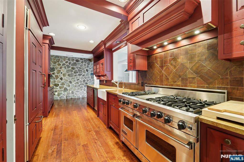 4 Bedroom Single Family Home/House's Image 3