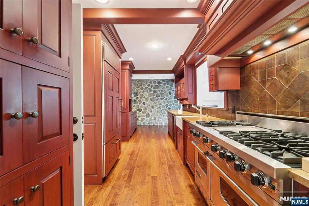 4 Bedroom Single Family Home/House's Image 4