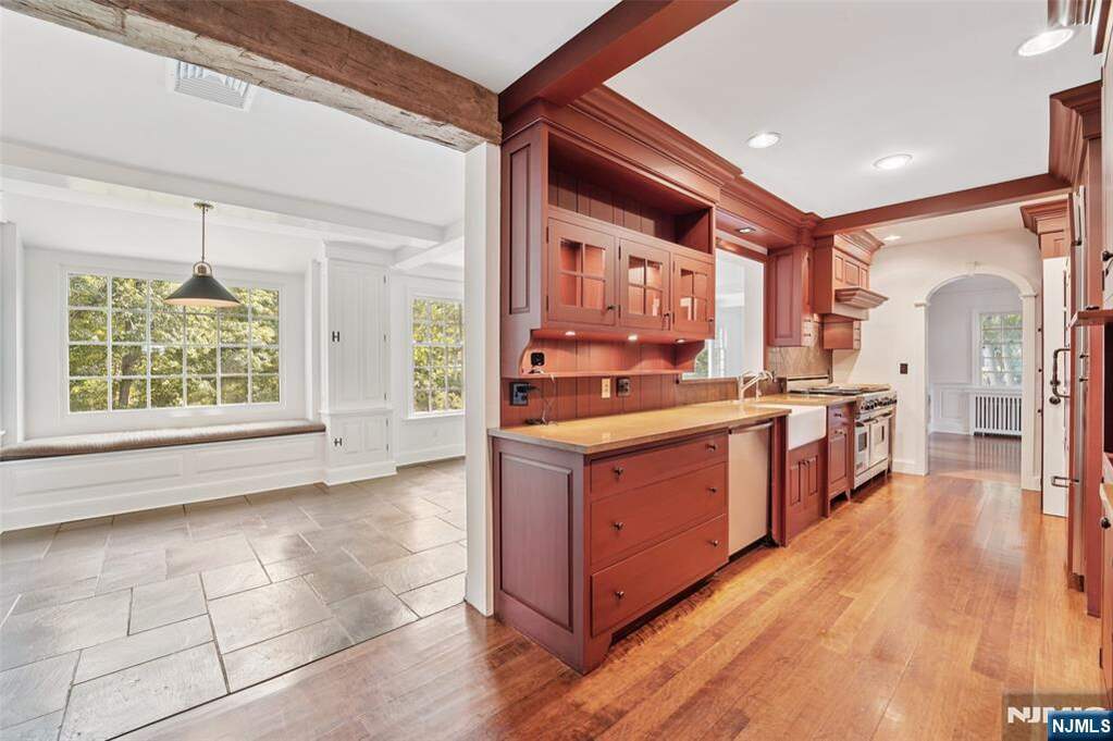 4 Bedroom Single Family Home/House's Image 6