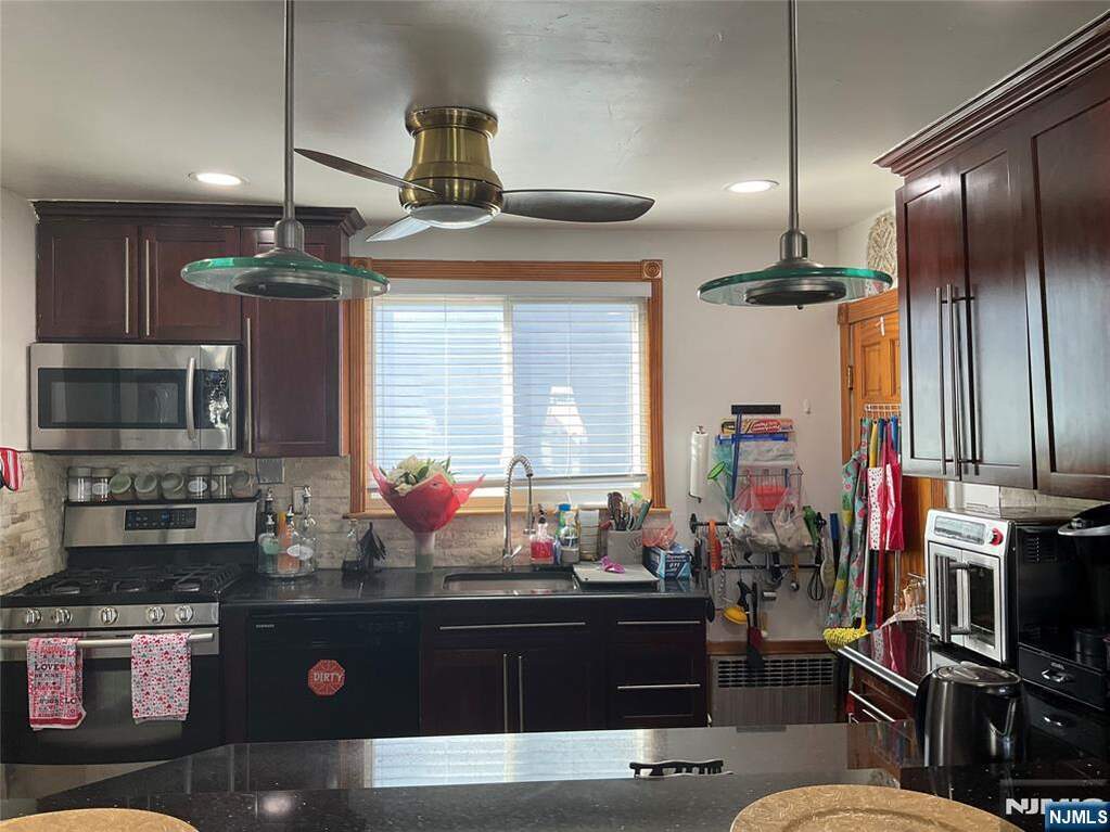 4 Bedroom Single Family Home/House's Image 10