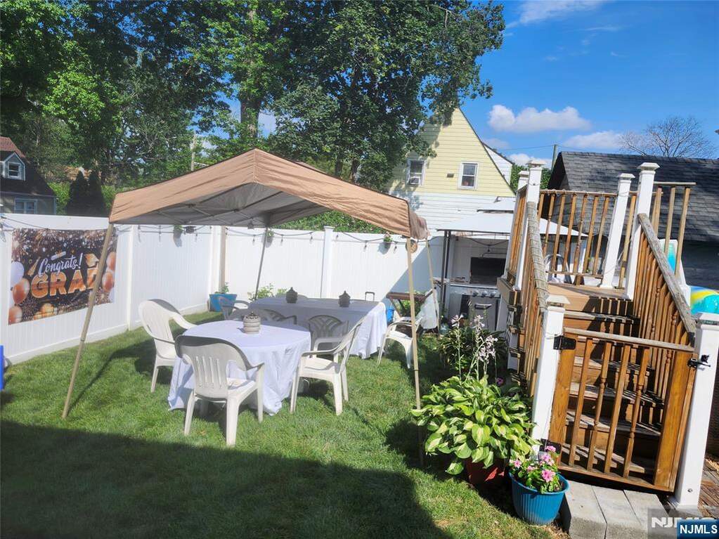 4 Bedroom Single Family Home/House's Image 4