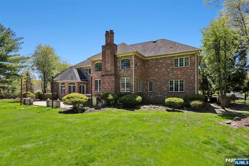 6 Bedroom Single Family Home/House's Image 27