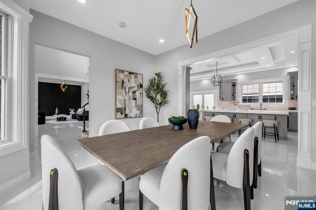 5 Bedroom Single Family Home/House's Image 7