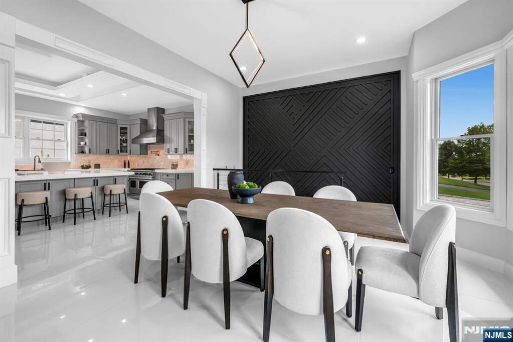 5 Bedroom Single Family Home/House's Image 8