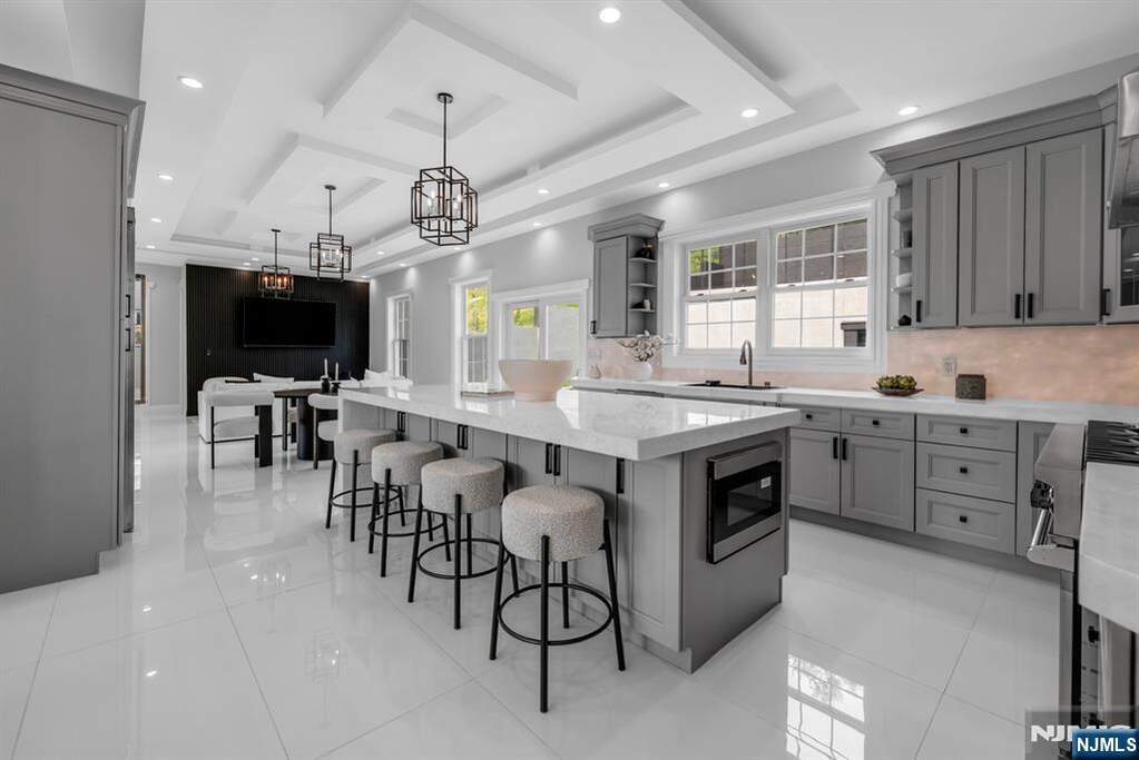 5 Bedroom Single Family Home/House's Image 11