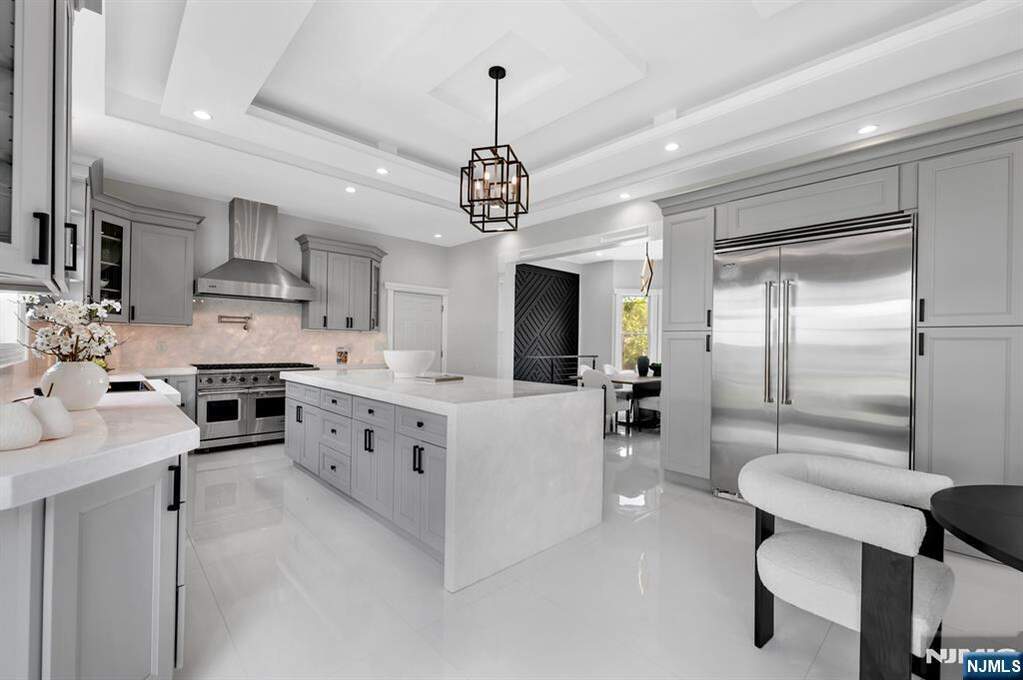 5 Bedroom Single Family Home/House's Image 12
