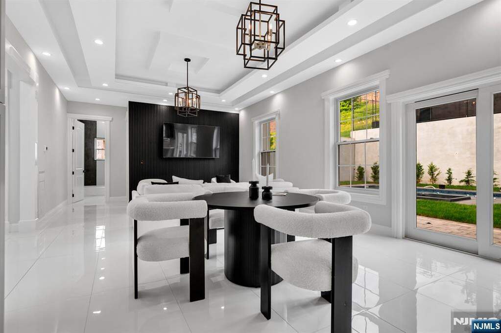 5 Bedroom Single Family Home/House's Image 13