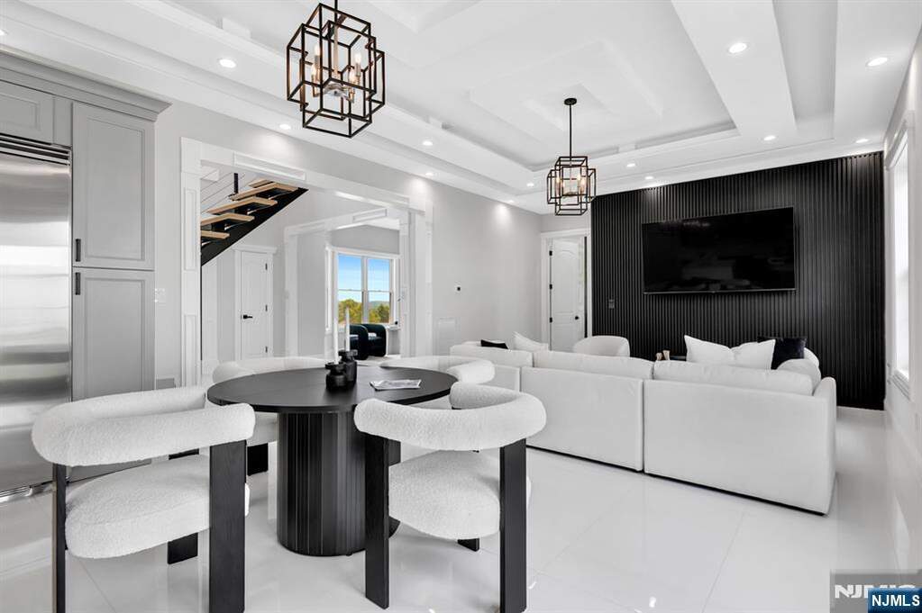 5 Bedroom Single Family Home/House's Image 14
