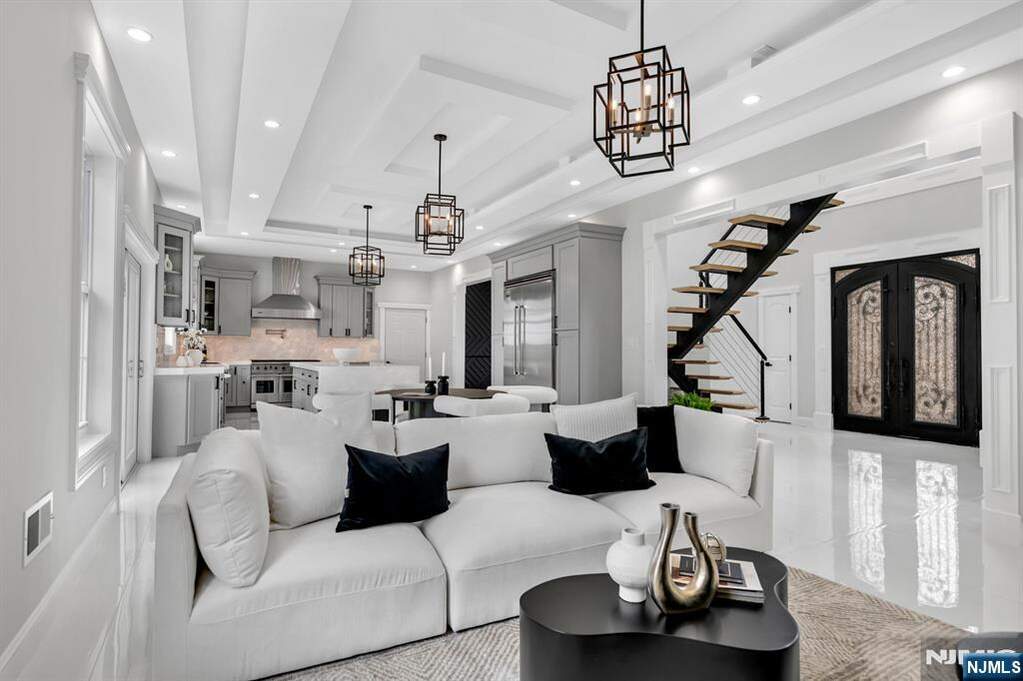 5 Bedroom Single Family Home/House's Image 15