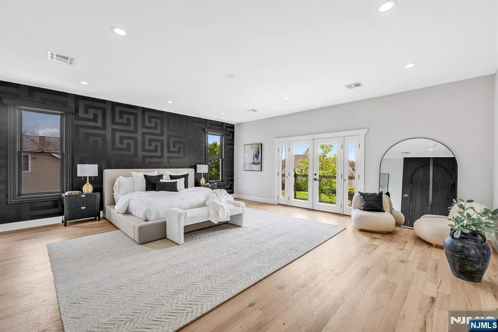 5 Bedroom Single Family Home/House's Image 20