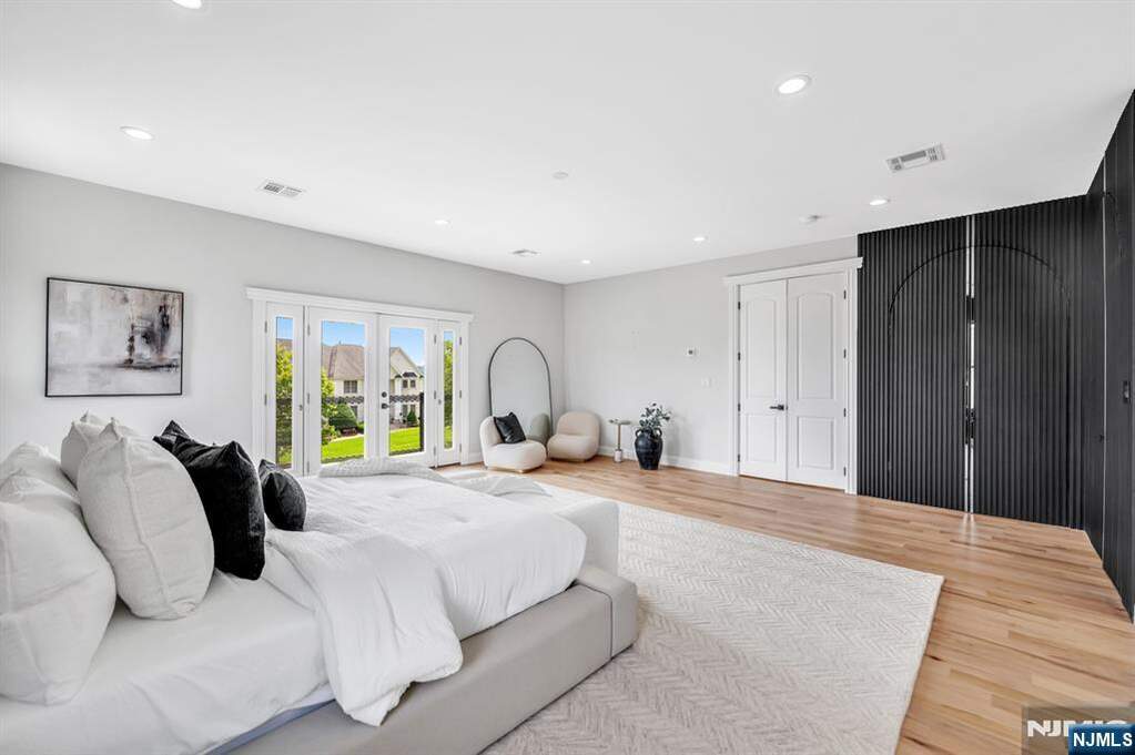 5 Bedroom Single Family Home/House's Image 21