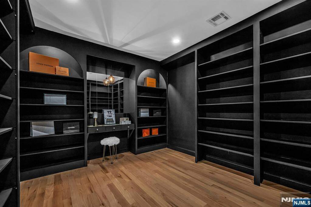5 Bedroom Single Family Home/House's Image 24