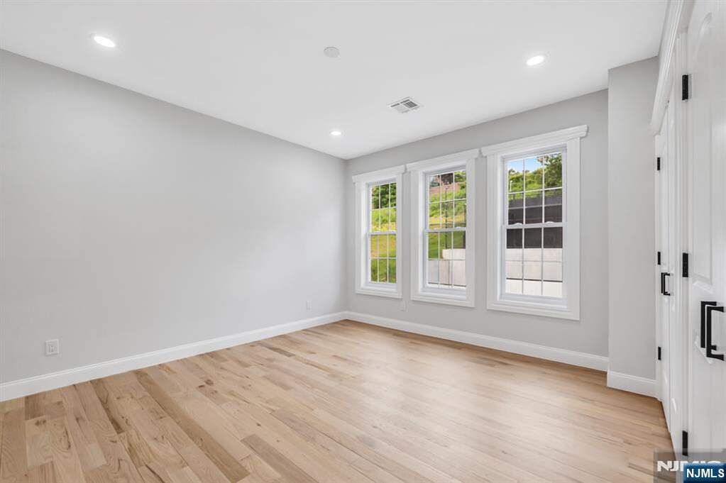 5 Bedroom Single Family Home/House's Image 30
