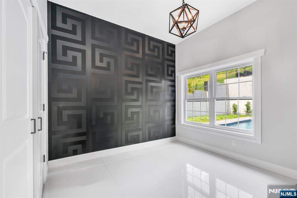 5 Bedroom Single Family Home/House's Image 35