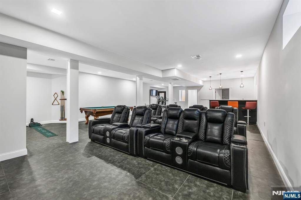 5 Bedroom Single Family Home/House's Image 38