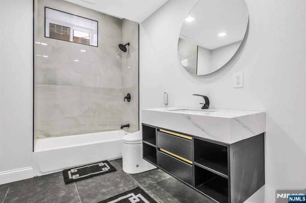 5 Bedroom Single Family Home/House's Image 42