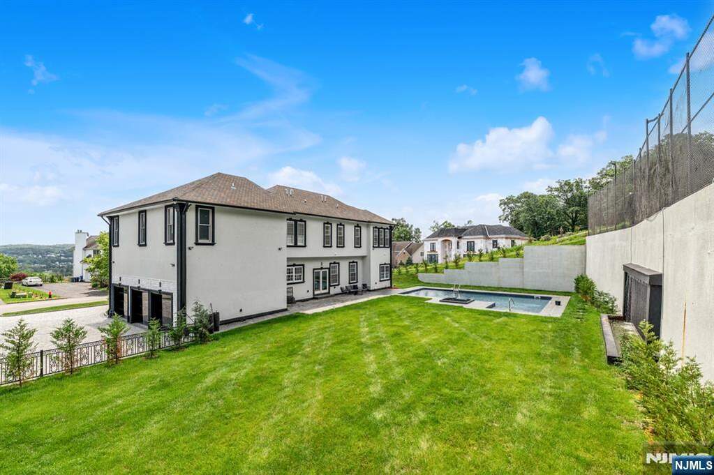 5 Bedroom Single Family Home/House's Image 45