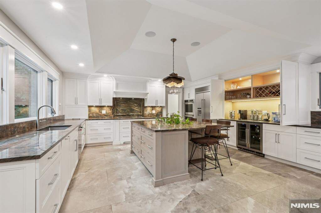 4 Bedroom Single Family Home/House's Image 7