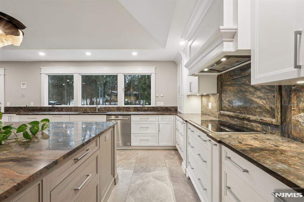4 Bedroom Single Family Home/House's Image 8
