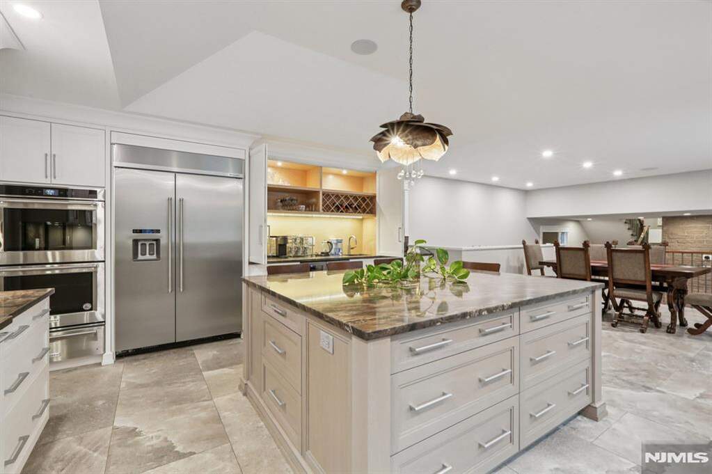 4 Bedroom Single Family Home/House's Image 9