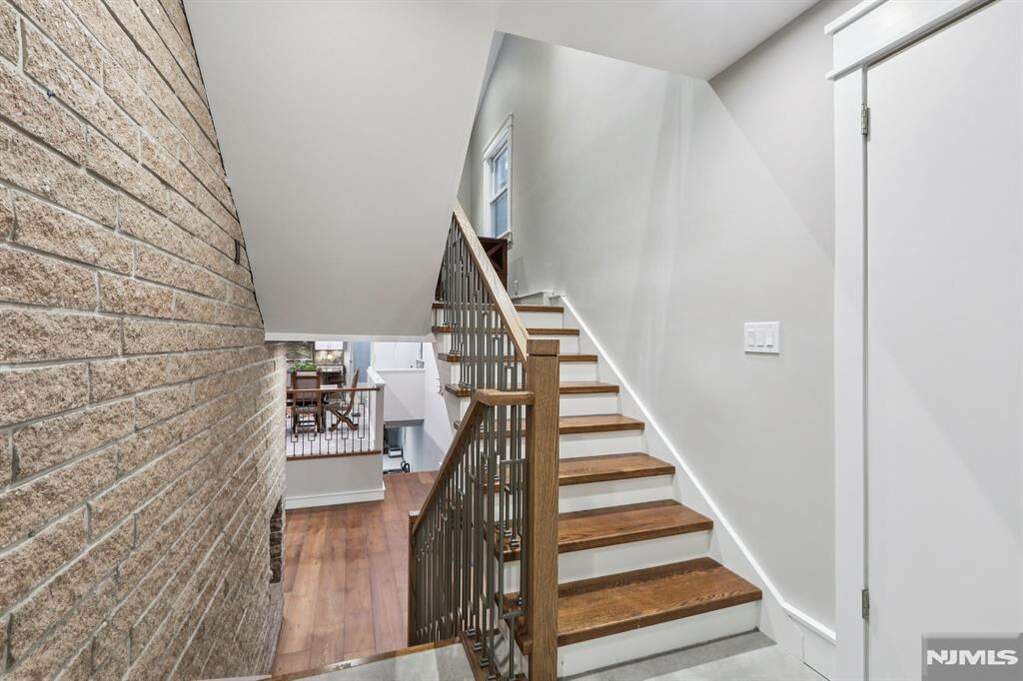 4 Bedroom Single Family Home/House's Image 16