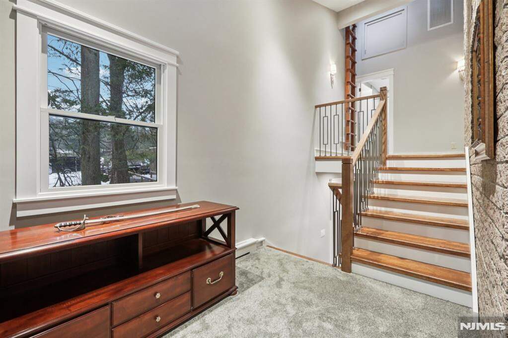 4 Bedroom Single Family Home/House's Image 18