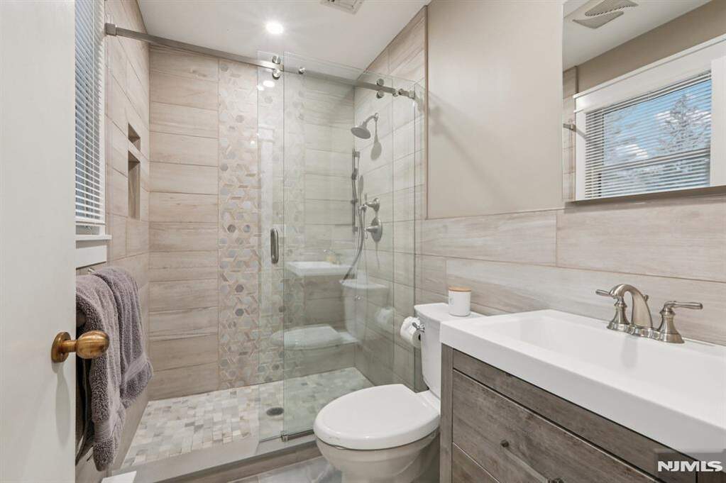 4 Bedroom Single Family Home/House's Image 20