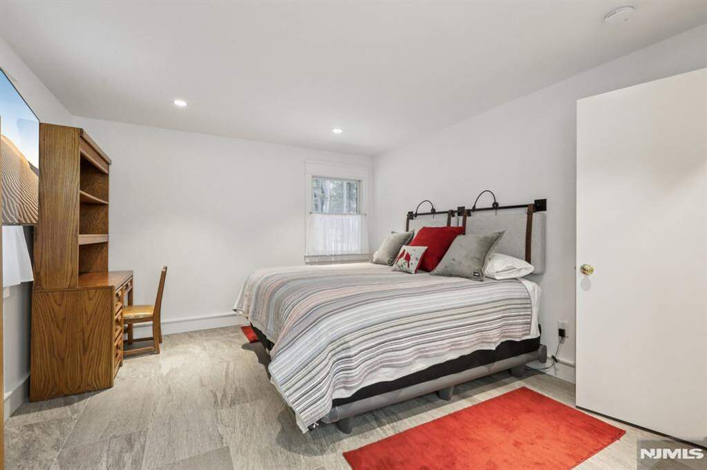 4 Bedroom Single Family Home/House's Image 24