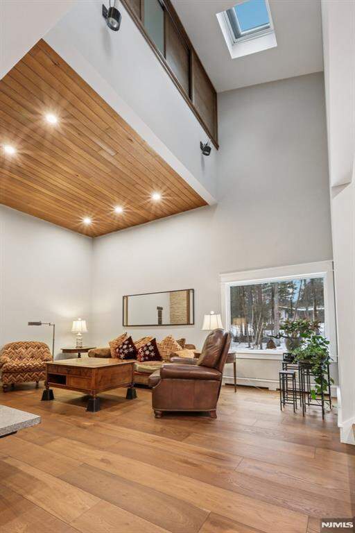 4 Bedroom Single Family Home/House's Image 3